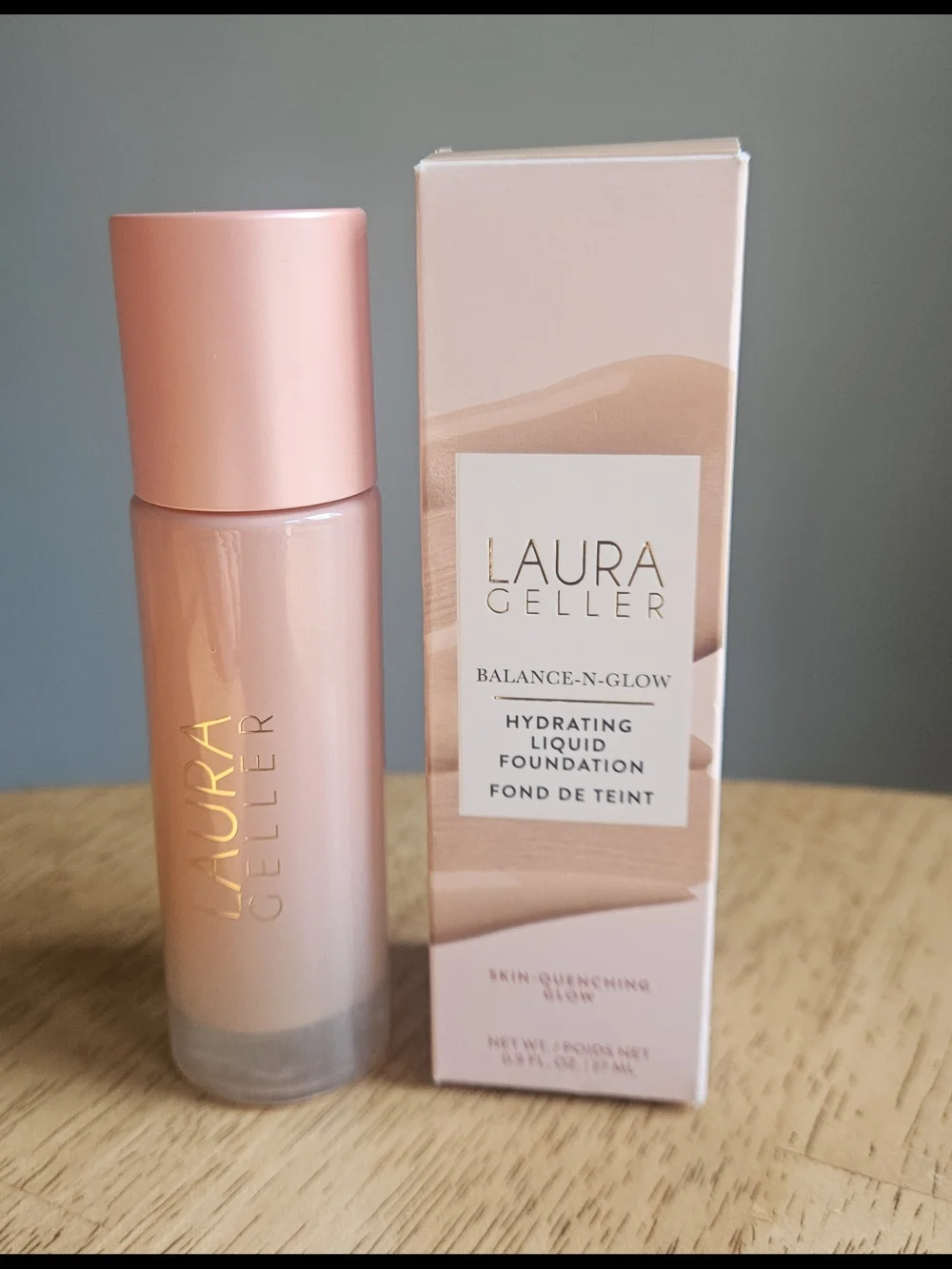 7Laura Geller Hydrating Liquid Foundation — In Light Balance And Glow . New